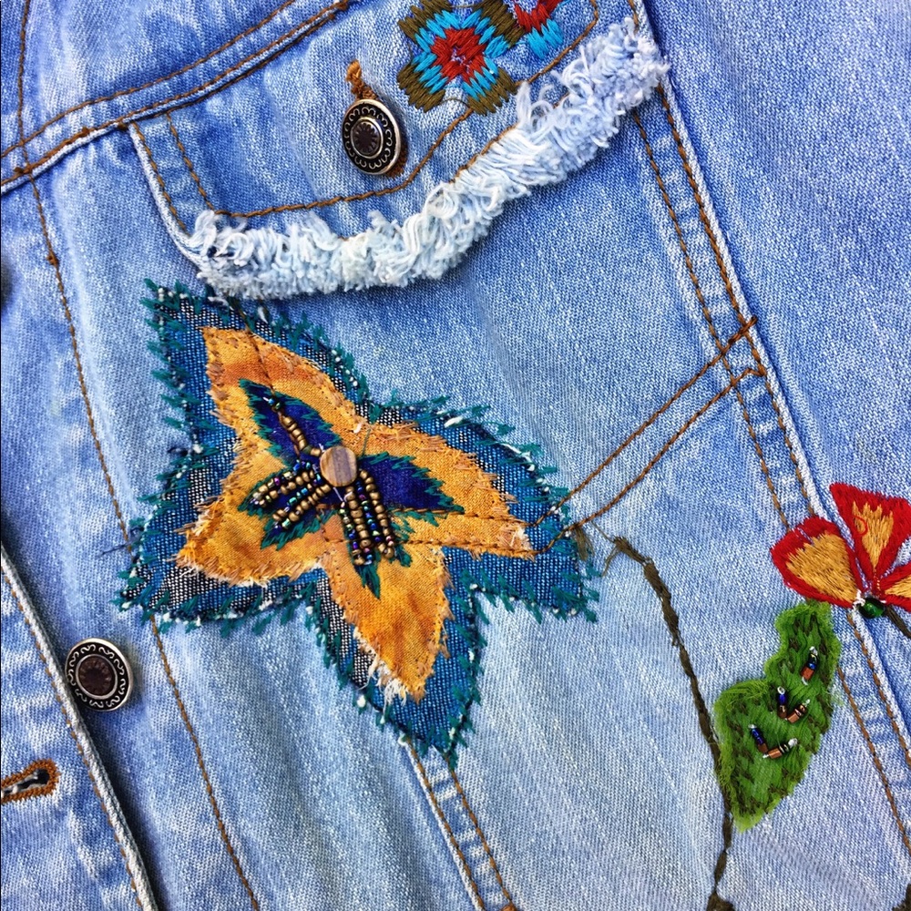 - CHICOS jean jacket with fantastic embroidery
